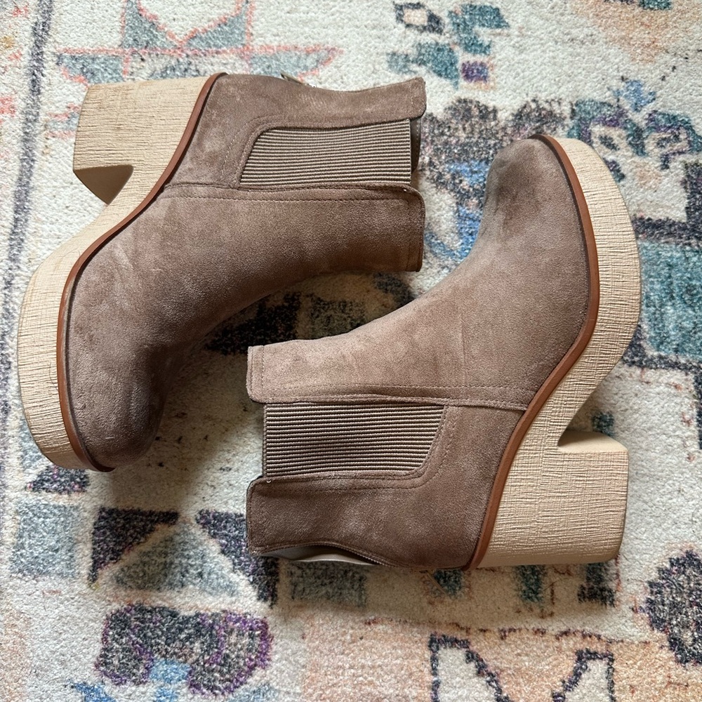 Women's Suede Platform Ankle Boots Taupe Color Size 7